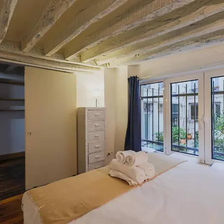 Characterful 6p Grand Boulevard Appartamento